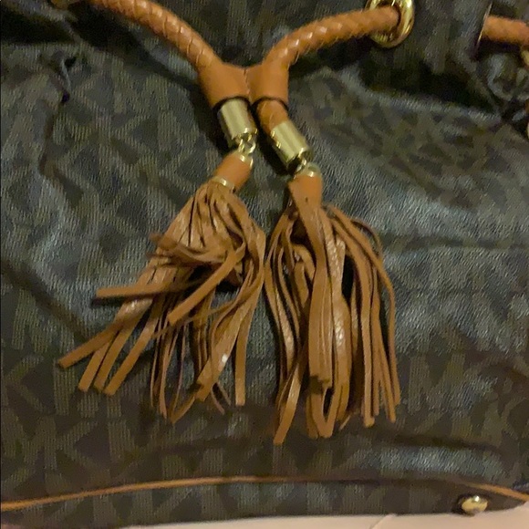Authentic Michael kors bag. - Picture 2 of 4